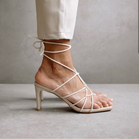 ALOHAS unique laced ivory heeled sandals size 8.5 - Picture 2 of 5